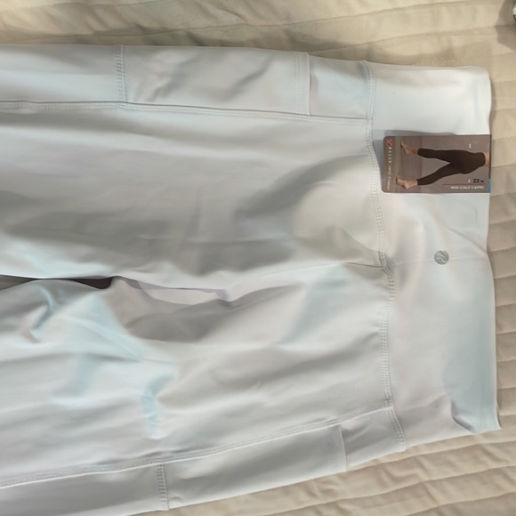 Bally mid calf capri white size large - Picture 4 of 7